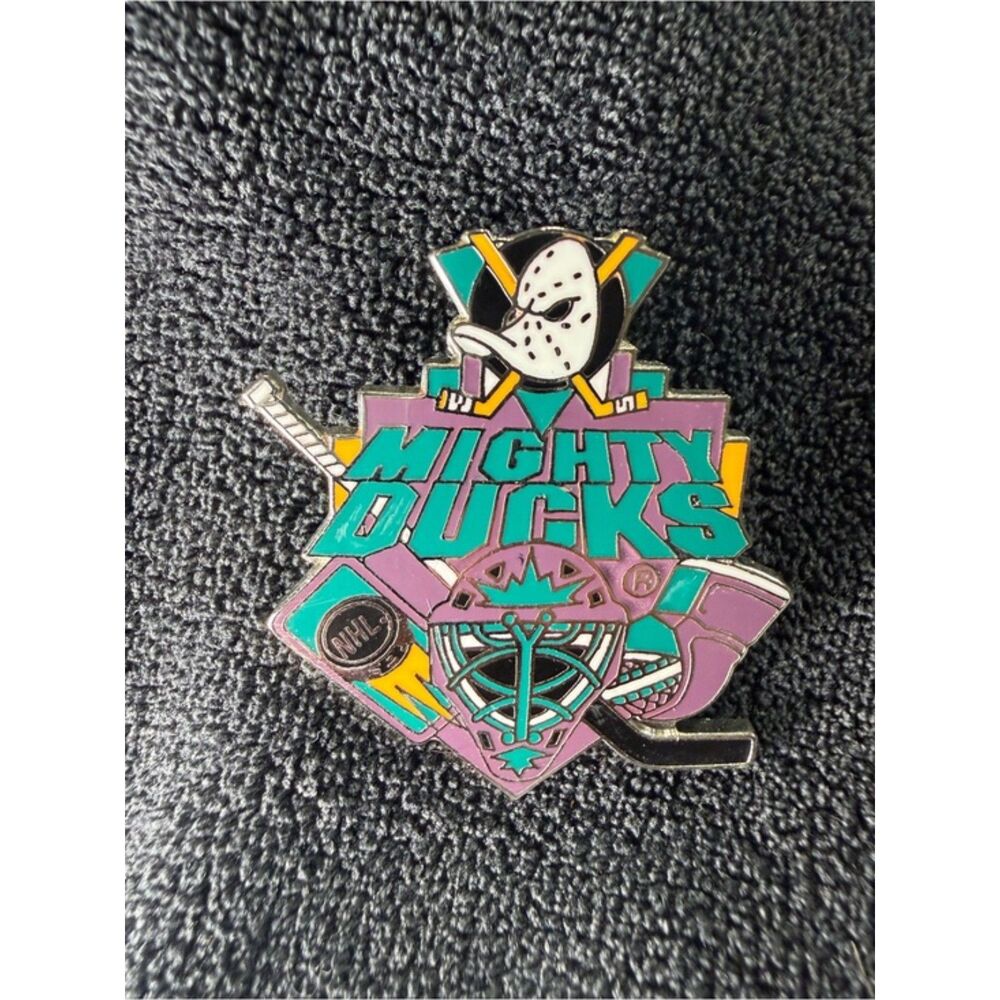 Mighty Ducks Of Anaheim NHL Hockey Team "Disney Sports" Pin RARE HTF